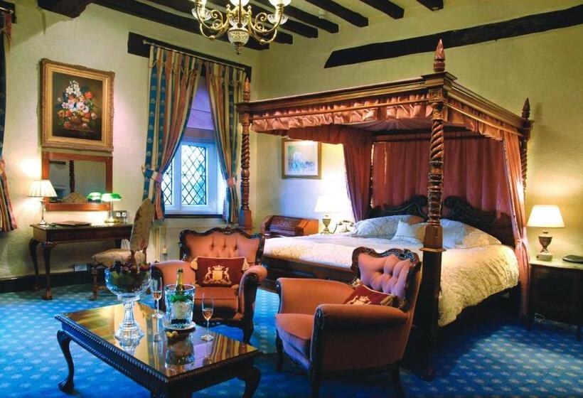 Deluxe Suite, Albright Hussey Manor