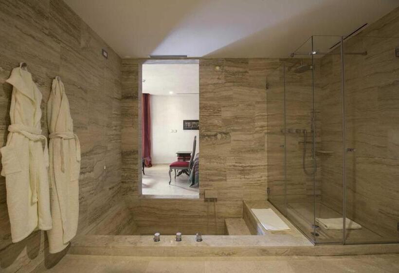 سوئیت جونیور با تراس, Castello Di Velona Resort, Thermal Spa & Winery