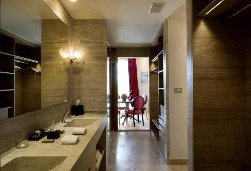 سوئیت جونیور با تراس, Castello Di Velona Resort, Thermal Spa & Winery