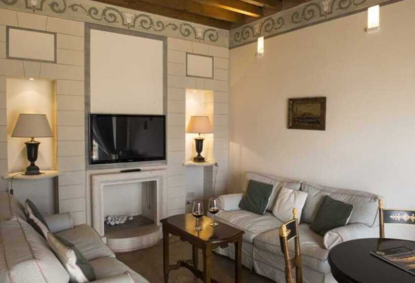 اتاق پرستیژ, Castello Di Velona Resort, Thermal Spa & Winery