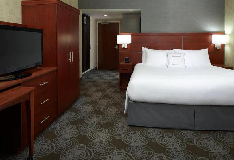 חדר סטנדרט עם מיטת קינג, Courtyard By Marriott Montreal Airport