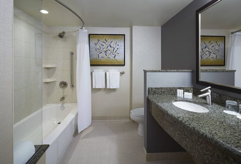 חדר סטנדרט, Courtyard By Marriott Montreal Airport