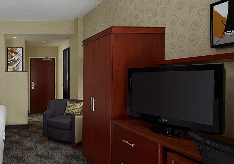 חדר סטנדרט עם מיטת קינג, Courtyard By Marriott Montreal Airport