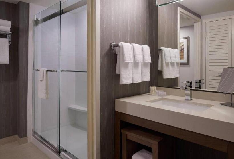 اتاق استاندارد با تخت بزرگ, Courtyard By Marriott Toronto Airport