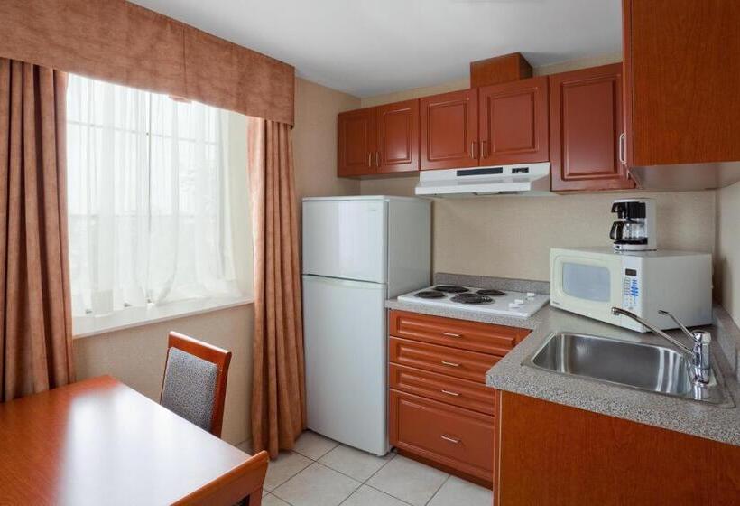اتاق لوکس, Holiday Inn Express Hotel & Suites Barrie, An Ihg