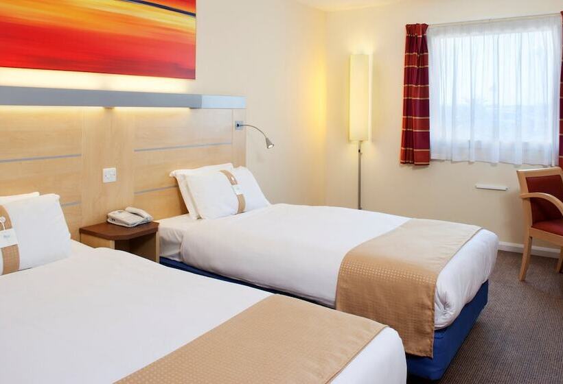 اتاق استاندارد, Holiday Inn Express Cardiff Airport