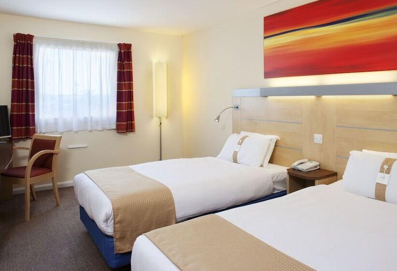 اتاق استاندارد, Holiday Inn Express Cardiff Airport