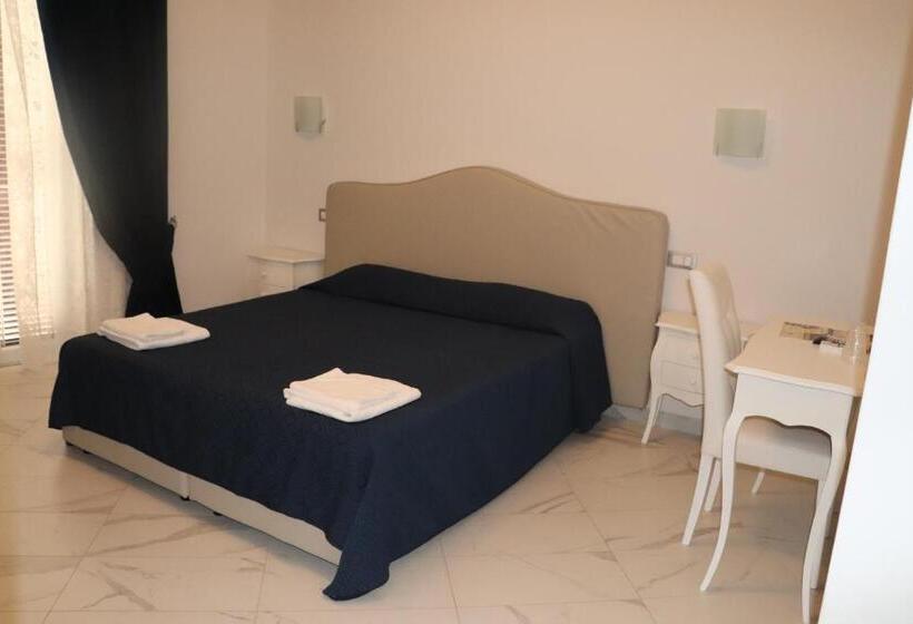اتاق استاندارد با چشم‌انداز, Colosseo Rooms Imperial Rome