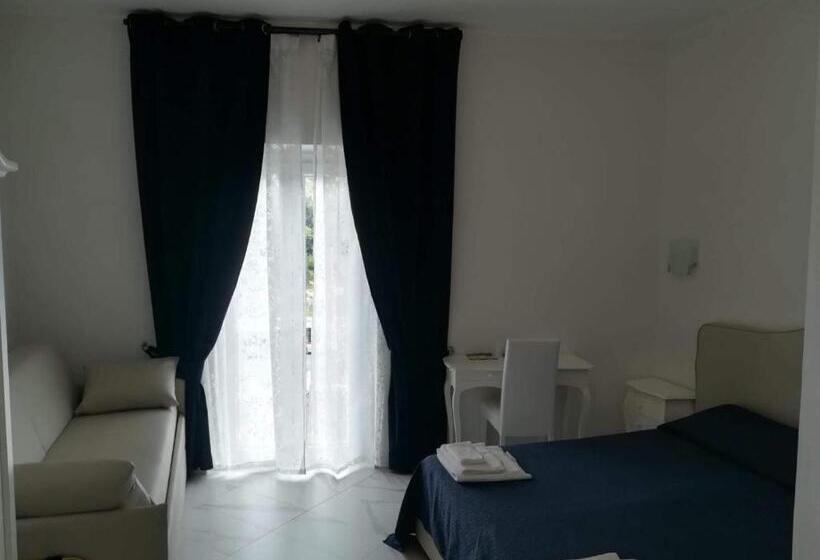 اتاق استاندارد سه تخته با چشم‌انداز, Colosseo Rooms Imperial Rome