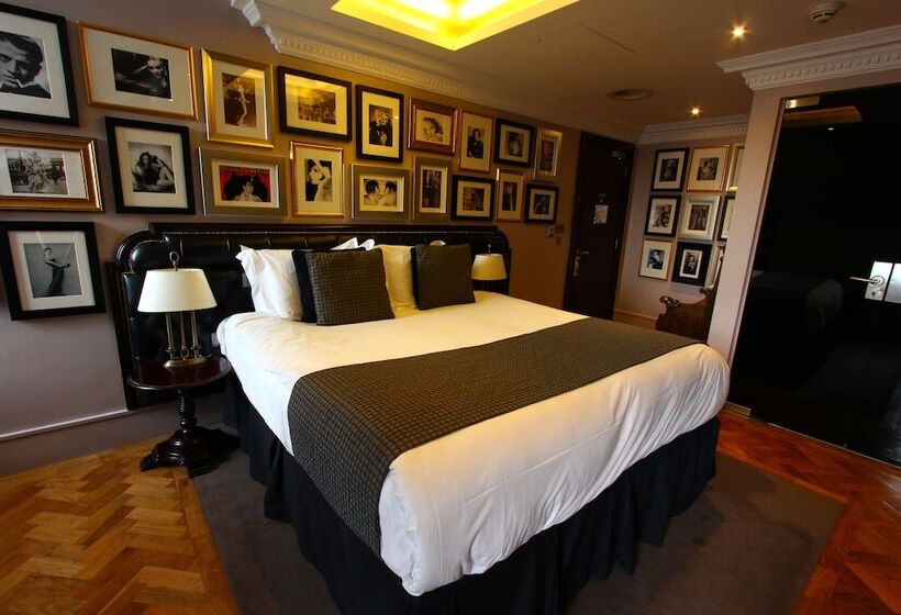 Executive Room, Le Monde