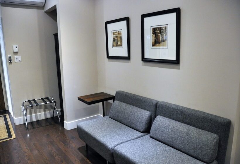 اتاق لوکس, Unique Stays   1595 St Denis