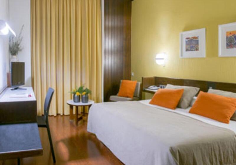 اتاق سوپریور با تخت بزرگ, Mövenpick Hotel Hamburg