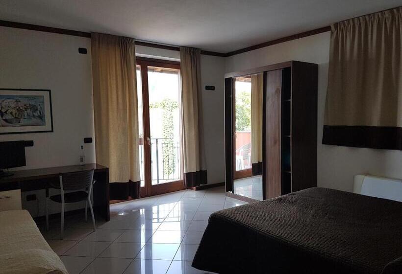 اتاق استاندارد سه نفره, & Residence La Sibilla Cusiana