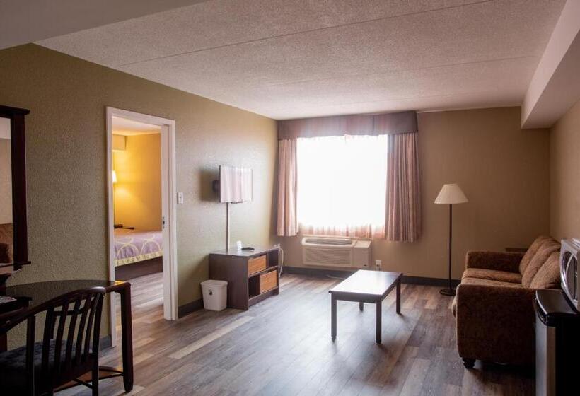 Suite Cama King, Super 8 By Wyndham Mississauga