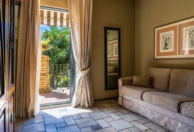 سوئیت جونیور با چشم‌انداز باغ, Villa Carlotta