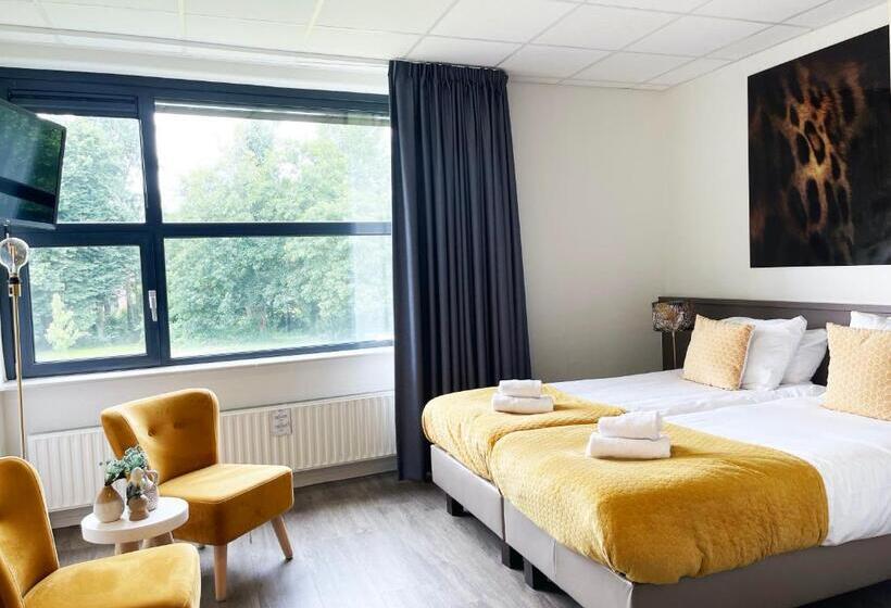 Chambre Deluxe, Wicc