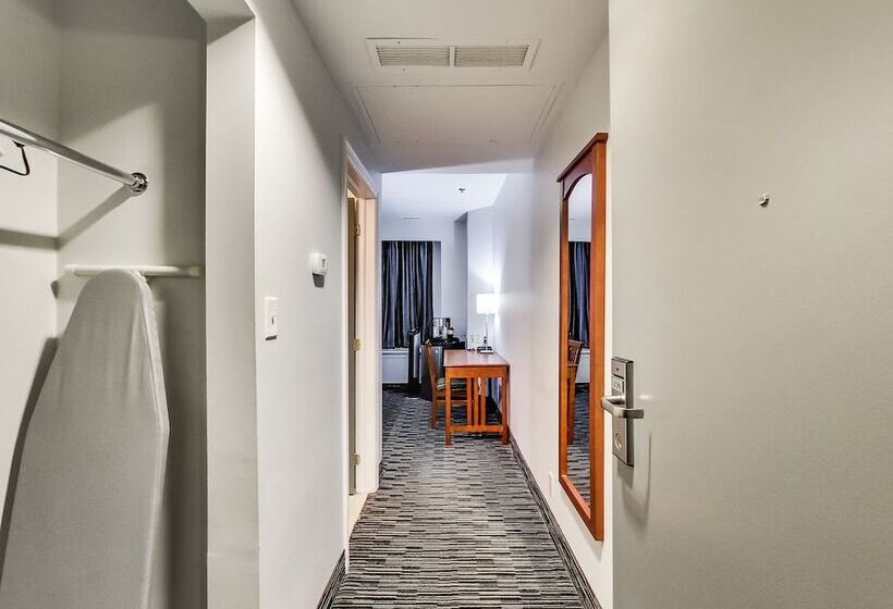 سوییت, Isabella Hotel And Suites