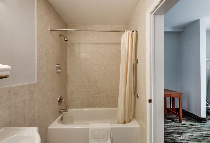اتاق لوکس, Isabella Hotel And Suites