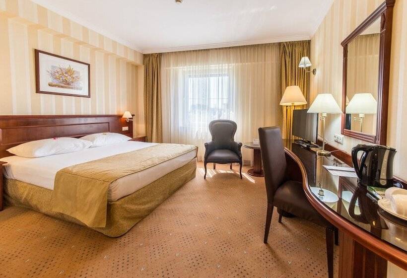 Deluxe Room, Ramada  & Suites By Wyndham Bucharest North