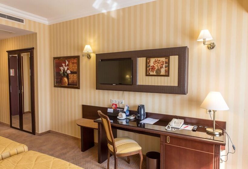 Deluxe Room, Ramada  & Suites By Wyndham Bucharest North