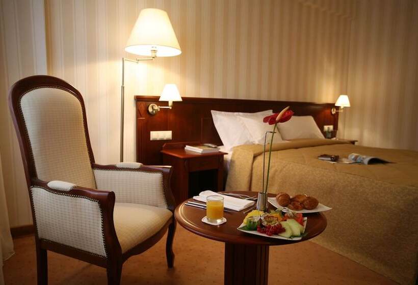 Deluxe Room, Ramada  & Suites By Wyndham Bucharest North