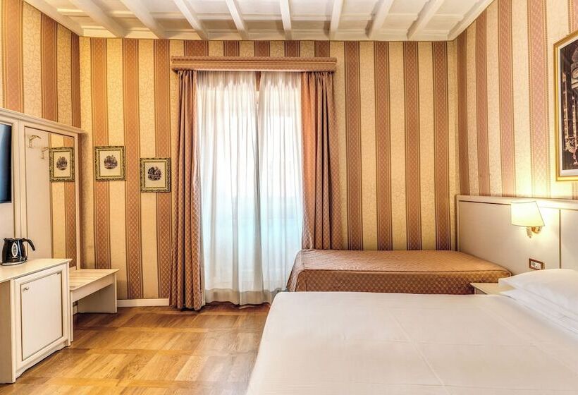 اتاق استاندارد سه نفره, Relais Fontana Di Trevi