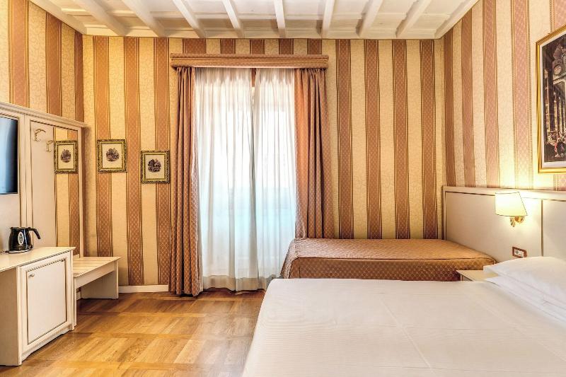 اتاق استاندارد سه نفره, Relais Fontana Di Trevi