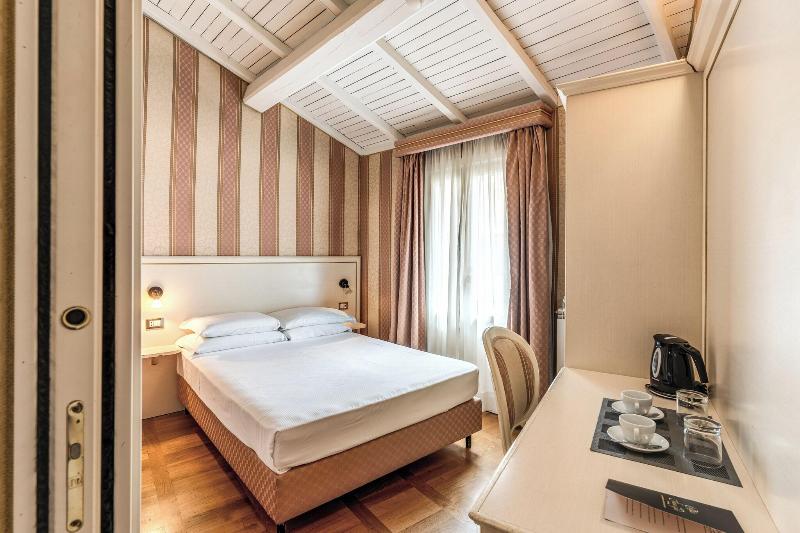 اتاق خانوادگی, Relais Fontana Di Trevi