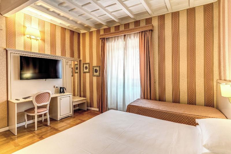 اتاق استاندارد سه نفره, Relais Fontana Di Trevi