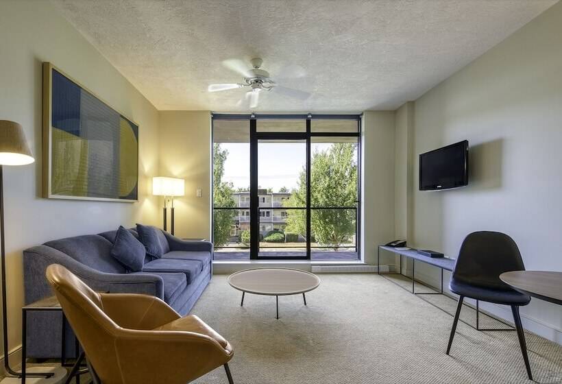 Suite, The Oswego