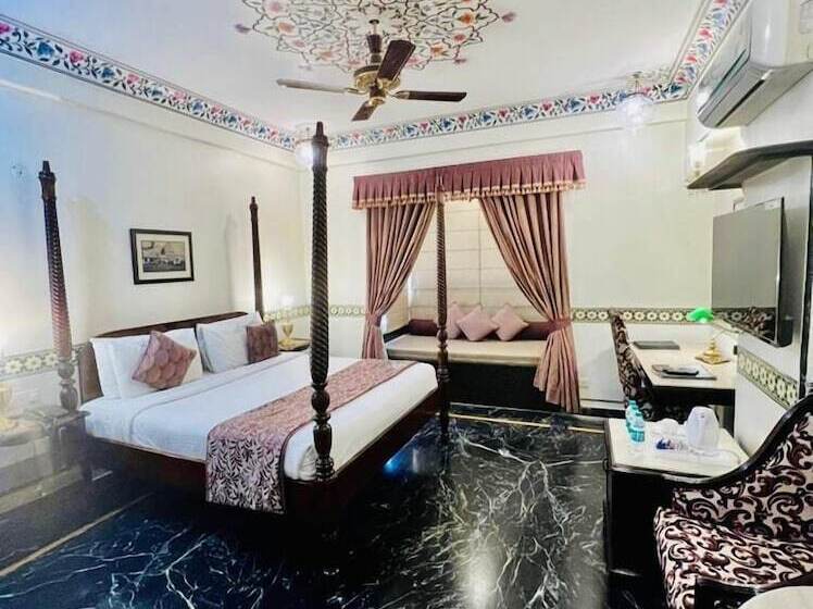 اتاق لوکس, Umaid Mahal  A Heritage Style Boutique