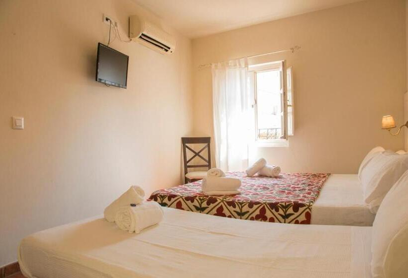 اتاق استاندارد سه نفره, Hostal Callejon Del Agua
