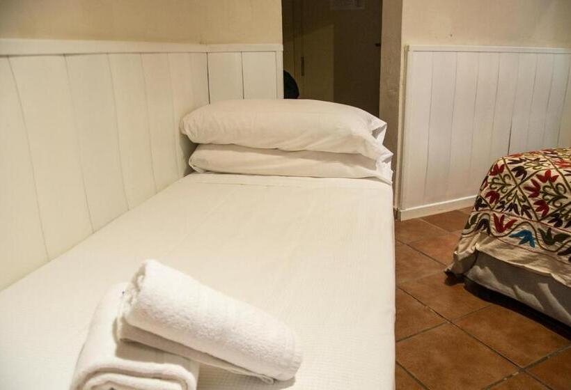 اتاق خانوادگی, Hostal Callejon Del Agua