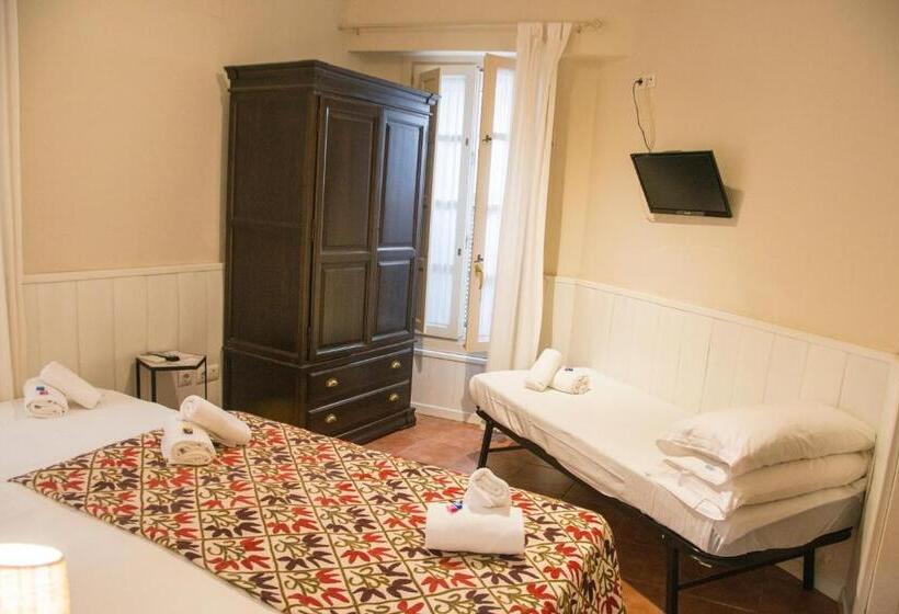 اتاق خانوادگی, Hostal Callejon Del Agua