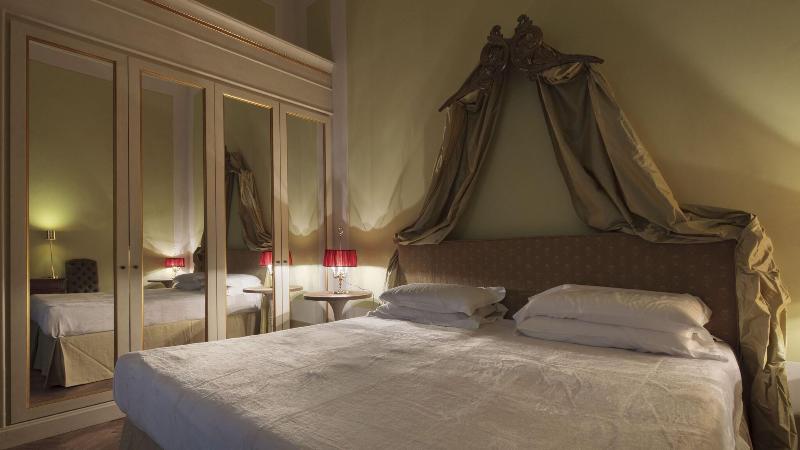 اتاق لوکس, Al Palazzo Del Marchese Di Camugliano Residenza D'epoca