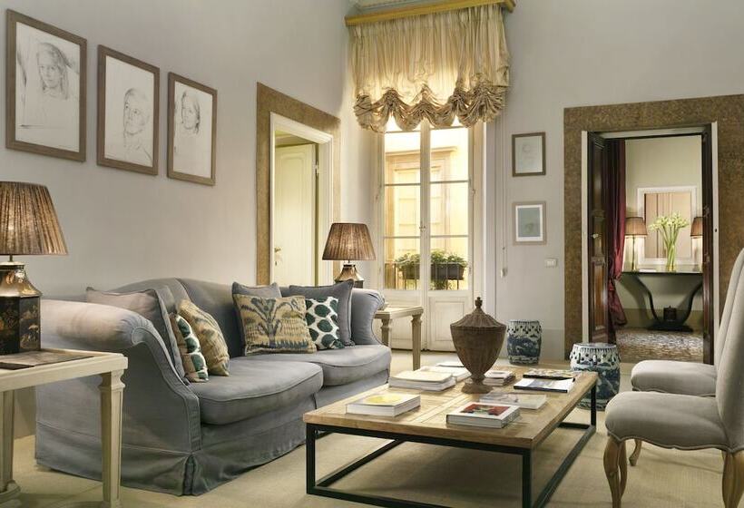 اتاق لوکس, Al Palazzo Del Marchese Di Camugliano Residenza D'epoca