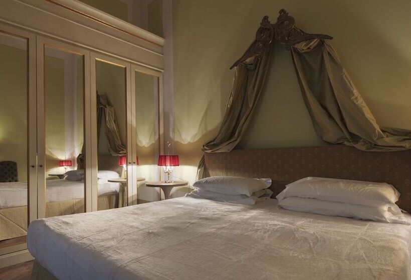 اتاق لوکس, Al Palazzo Del Marchese Di Camugliano Residenza D'epoca