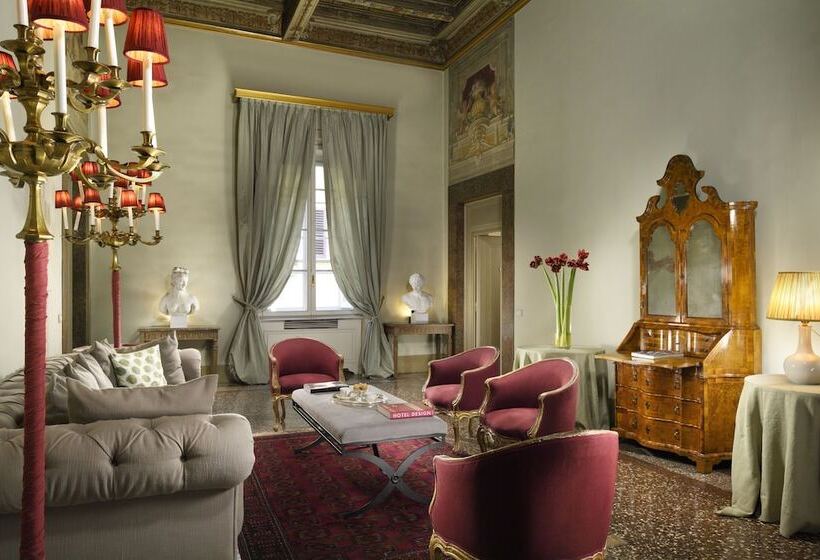 سوییت جونیور, Al Palazzo Del Marchese Di Camugliano Residenza D'epoca