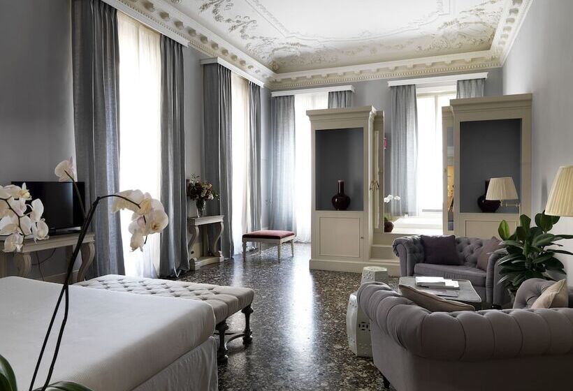 سوییت جونیور, Al Palazzo Del Marchese Di Camugliano Residenza D'epoca