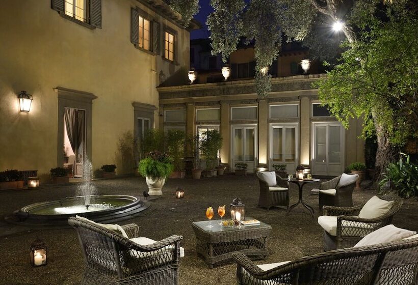 سوییت, Al Palazzo Del Marchese Di Camugliano Residenza D'epoca