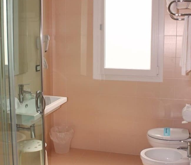 اتاق استاندارد سه نفره, Formula International & Puravita Spa