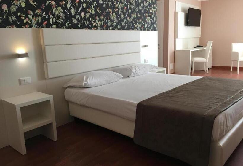 سوئیت جونیور با تراس, Formula International & Puravita Spa