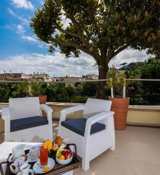 سوئیت جونیور با تراس, Marina 10 Design Hotel & Spa
