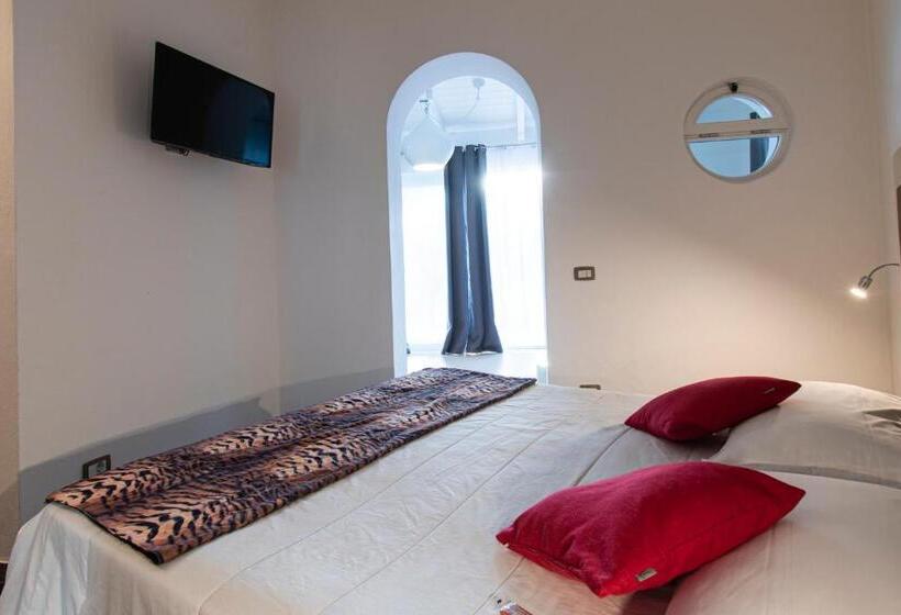 سوئیت جونیور با تراس, Marina 10 Design Hotel & Spa
