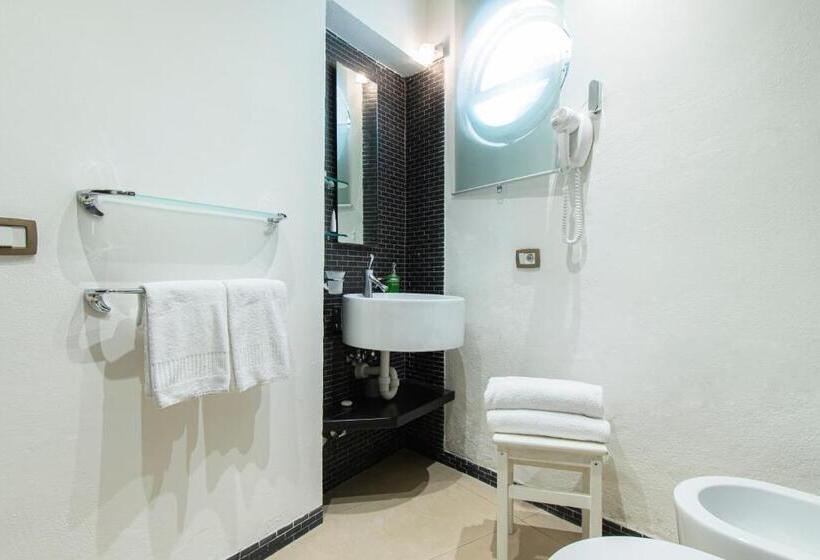 اتاق سوپریور سه تخته, Marina 10 Design Hotel & Spa