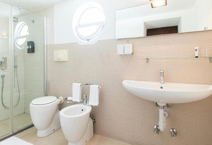 اتاق کلاسیک چهارنفره, Marina 10 Design Hotel & Spa