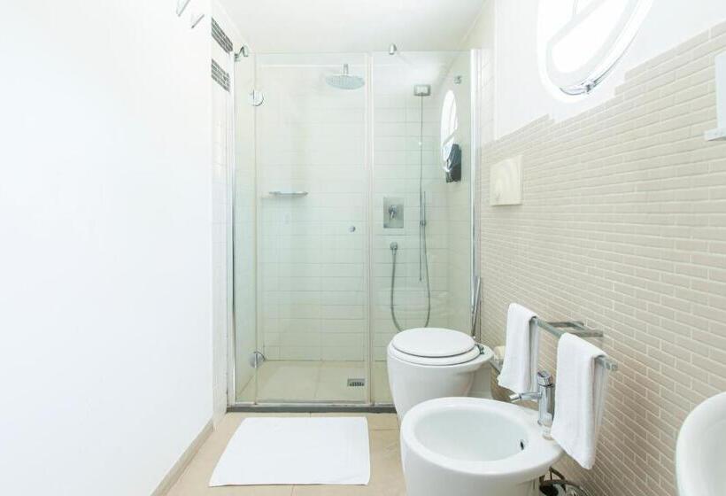اتاق کلاسیک چهارنفره, Marina 10 Design Hotel & Spa