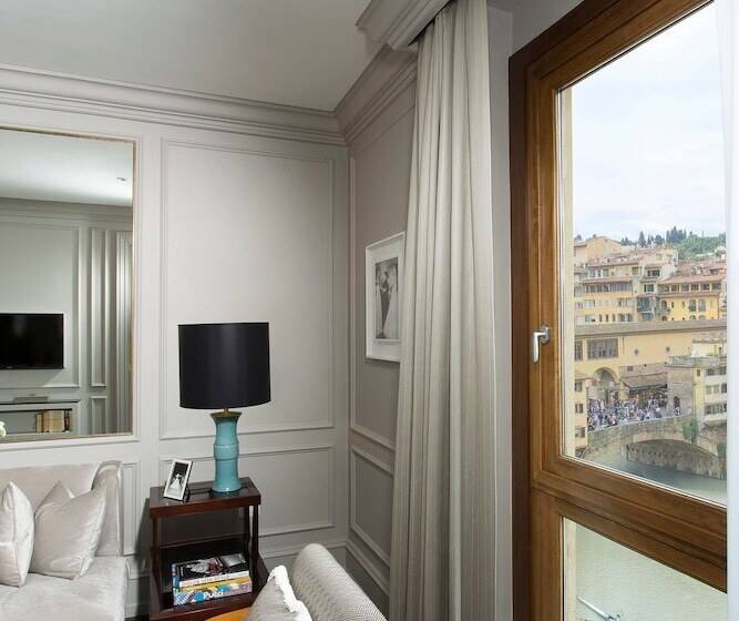سوئیت با چشم‌انداز رودخانه, Portrait Firenze  Lungarno Collection