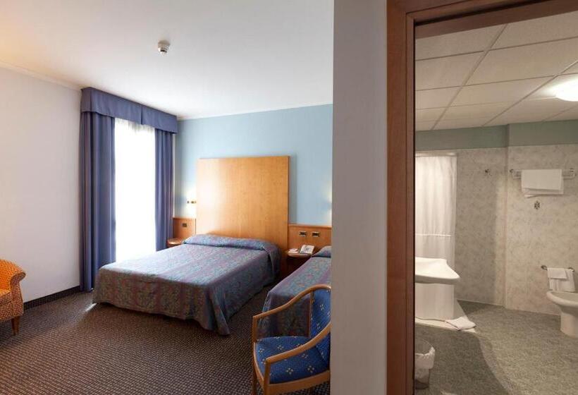 اتاق استاندارد سه نفره, Unaway Hotel Occhiobello