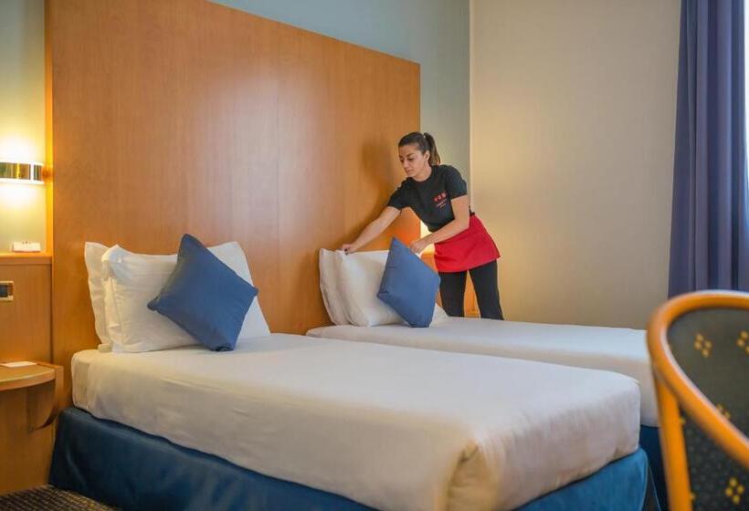 اتاق استاندارد سه نفره, Unaway Hotel Occhiobello